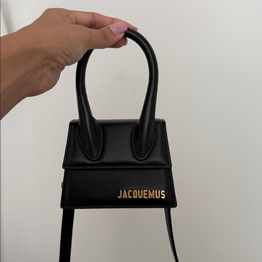 Jacquemus Elegant Black Leather Handbag - Picture 1 of 4